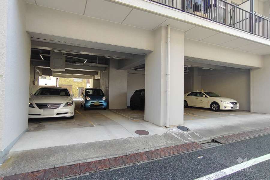 敷地内駐車場（屋内平面式）