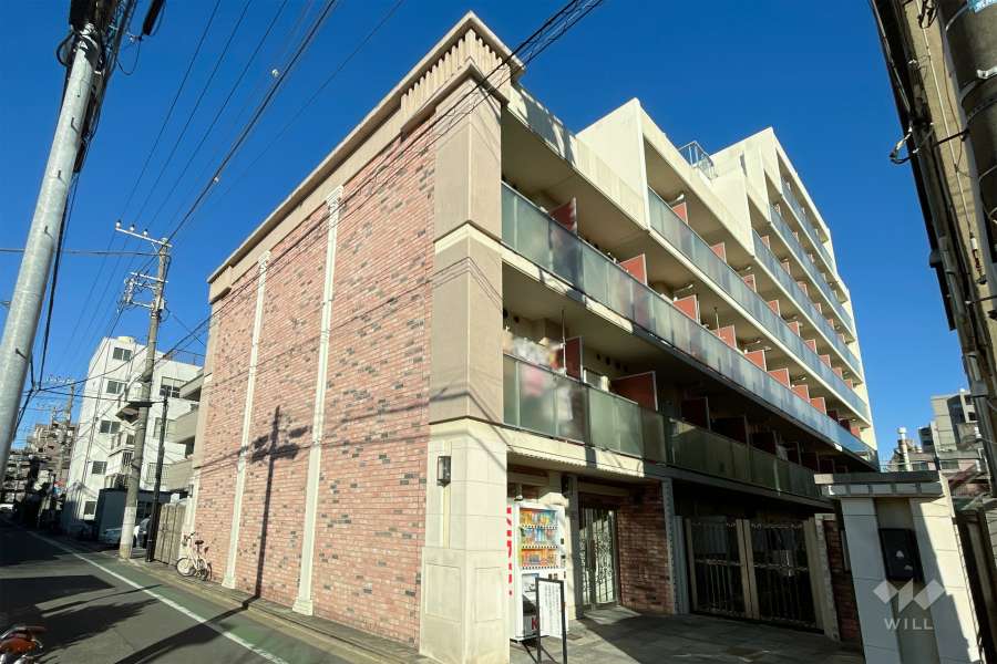 AZEST日暮里の外観（南東側から）