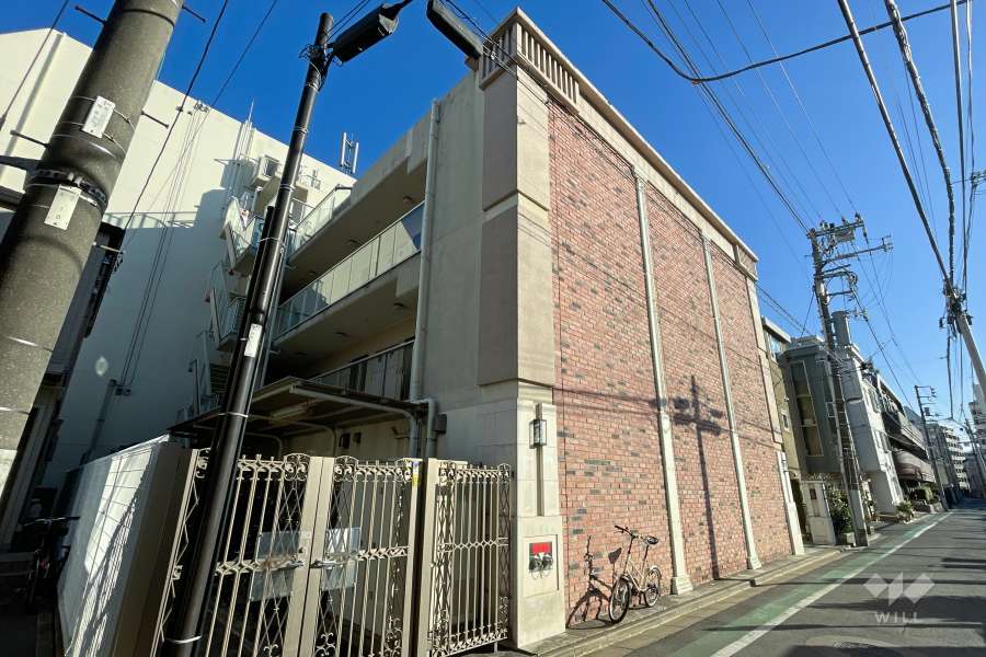 AZEST日暮里の外観（南西側から）