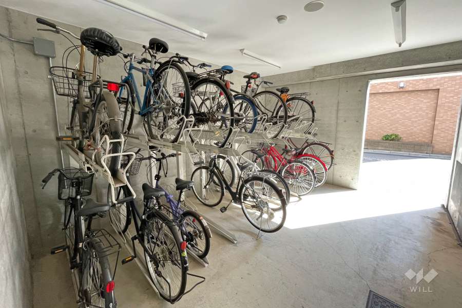 屋内に設けられた駐輪場