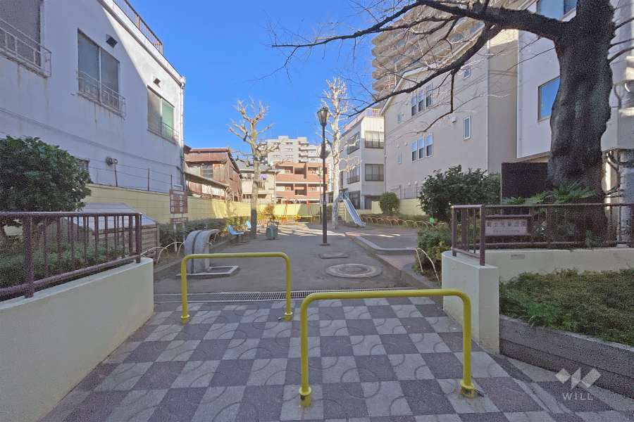 敷地に隣接した『真土児童遊園』