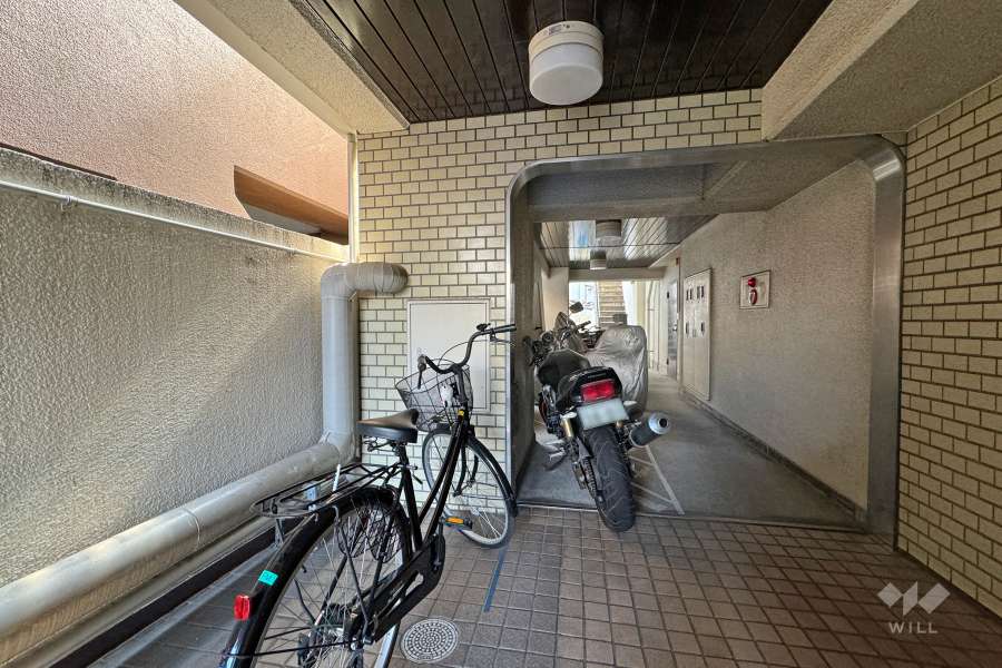 駐輪場とバイク置場