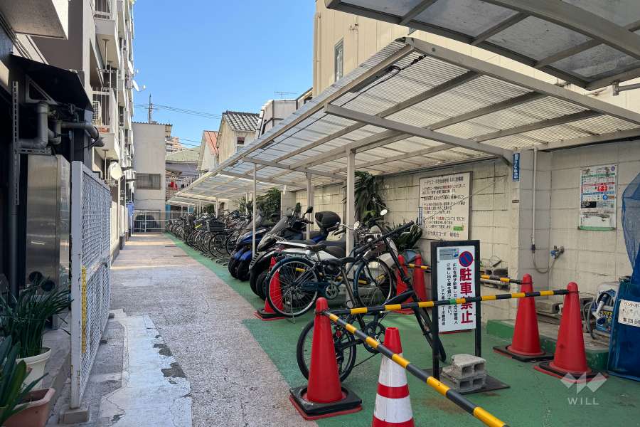 駐輪場とバイク置場