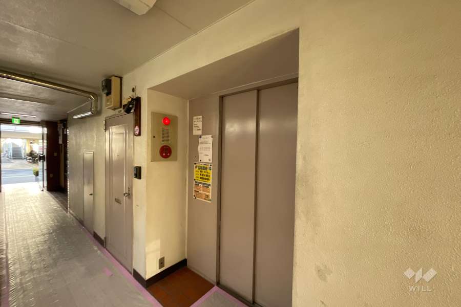 共用のエレベーター