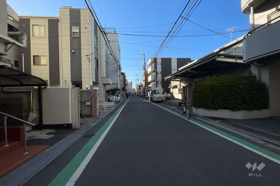 敷地北側の前面道路（東側から）