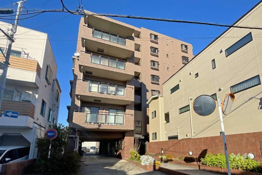 日神パレステージ東日暮里の外観（南西側から）