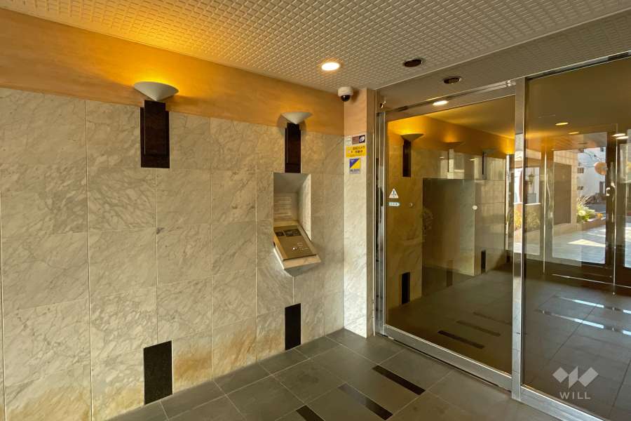 エントランスはオートロック付きです。