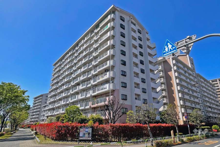 けやき通り北九番館の外観（南東側から）