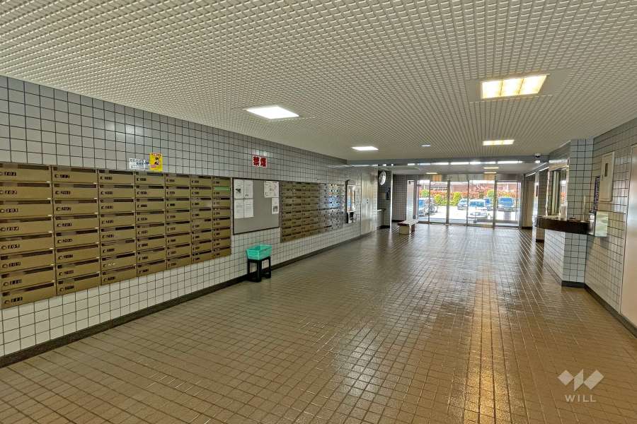 エントランスホールと共用ポスト