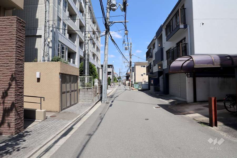 敷地南側の前面道路