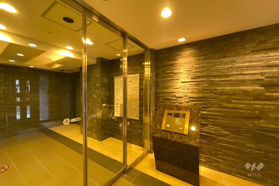 エントランスはオートロック付きです。