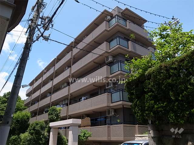 ネオグランデ池田五月山公園の外観（南東側から）
