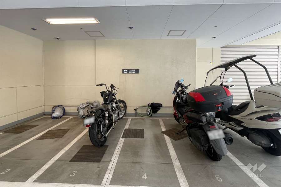 屋内に設けられたバイク置場