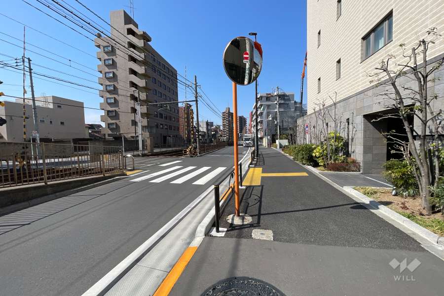 敷地南側の前面道路