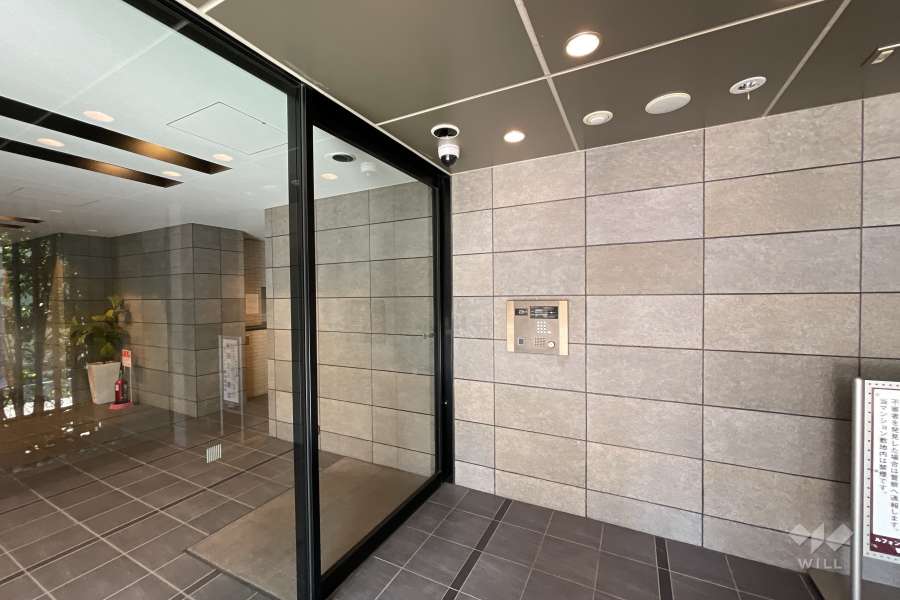 エントランスはオートロック付きです。