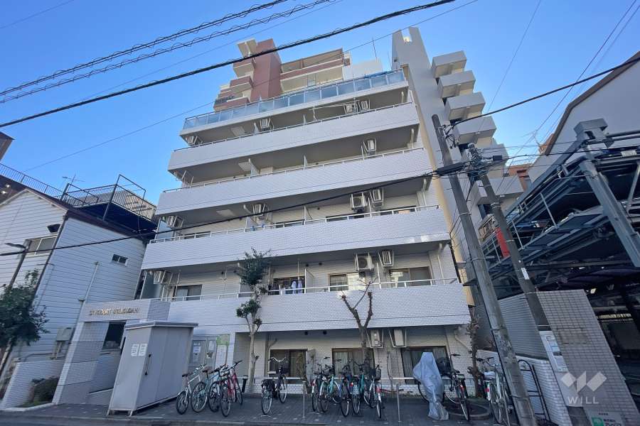 スカイコート鶯谷の外観（北西側から）