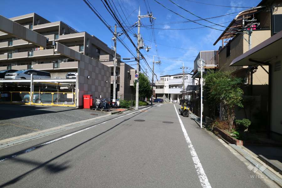 敷地北側の前面道路