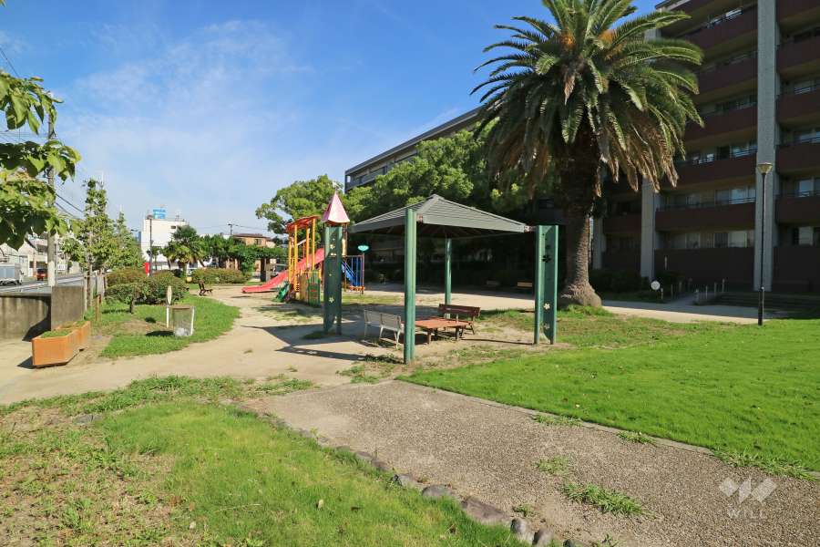 敷地に隣接して『光明公園』があります。