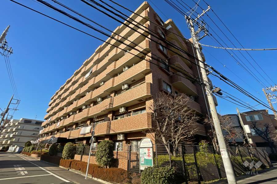 ライオンズマンション荒川自然公園の外観（南東側から）