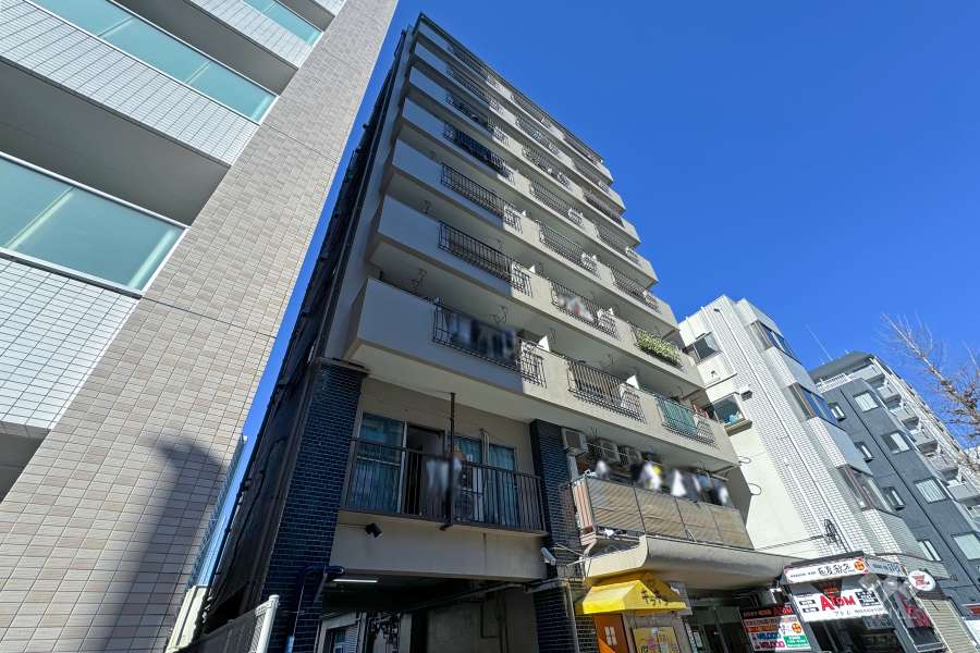 鶯谷マンションの外観（南東側から）