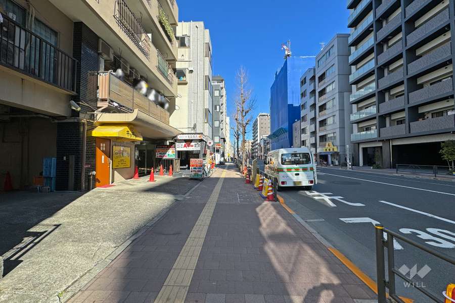 敷地東側の前面道路