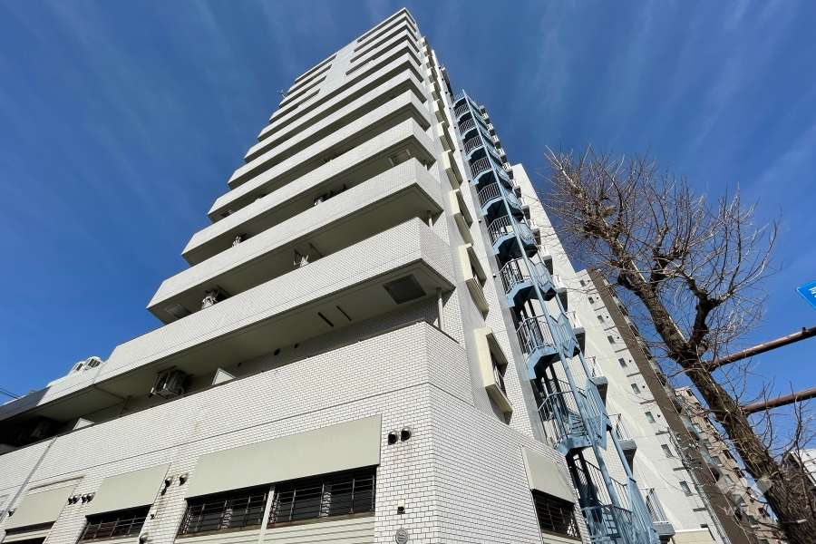 日興パレス南千住の外観（南側から）