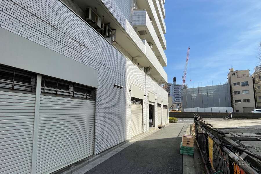 敷地南側の前面道路