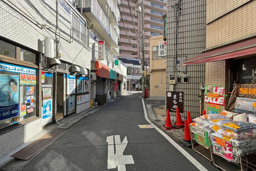 敷地南西側の前面道路