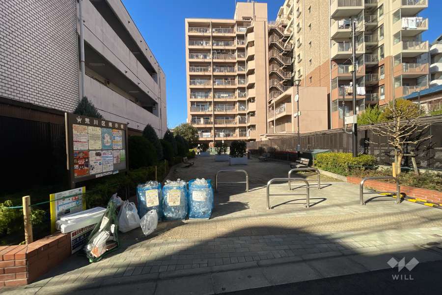 敷地に隣接した荒川四丁目児童遊園