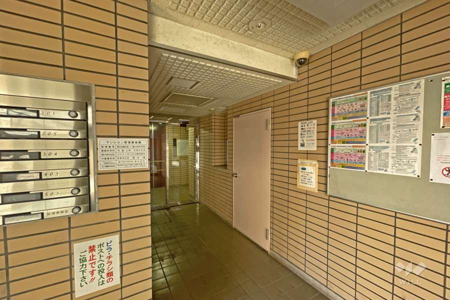 エントランスはオートロック付きです。