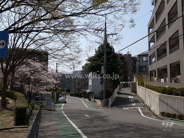 やや高台の開放感のある立地