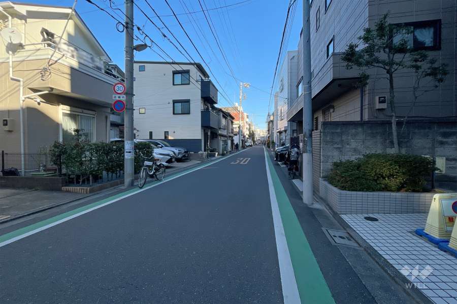 敷地北側の前面道路
