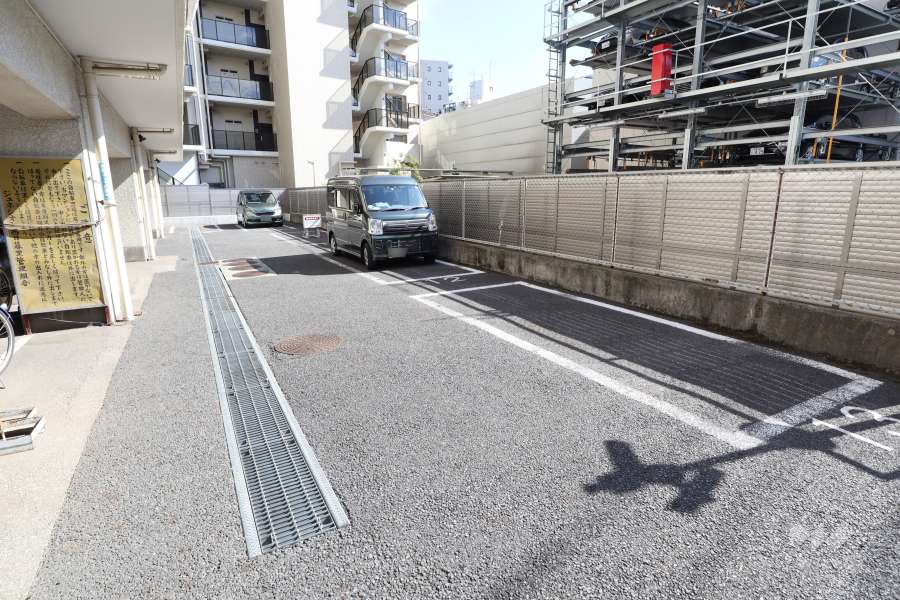敷地内駐車場（屋外平面式）