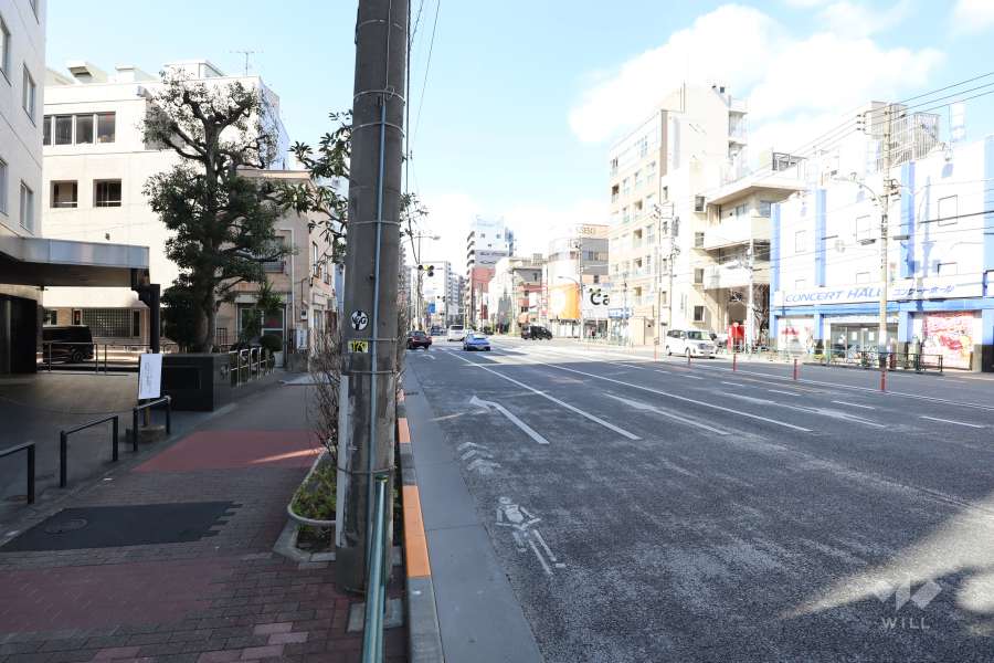 敷地北側の前面道路（東側から）