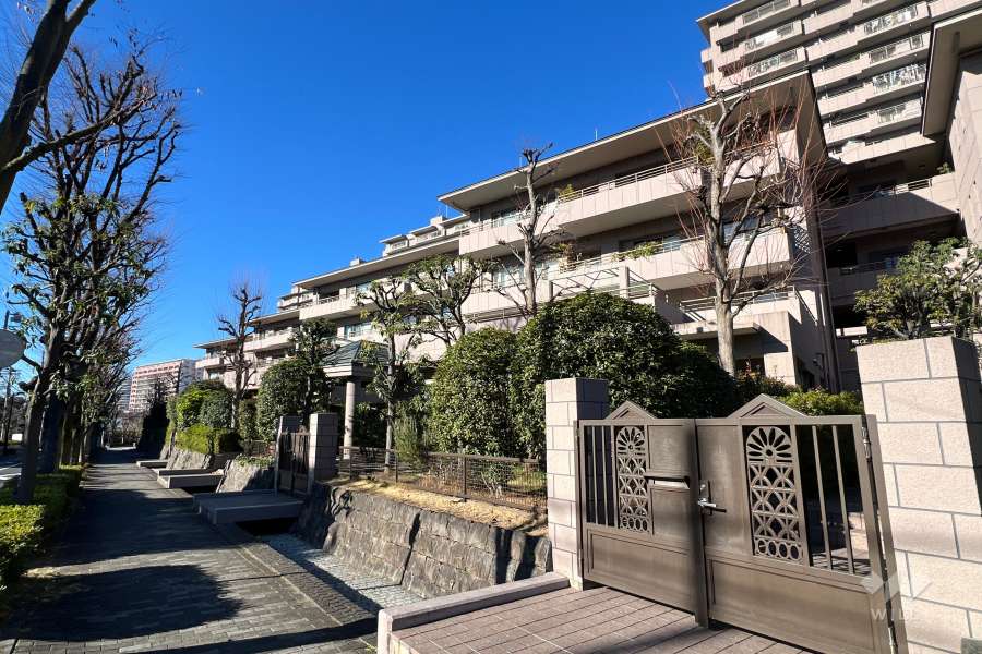 アクロシティAポートの外観（南東側から）