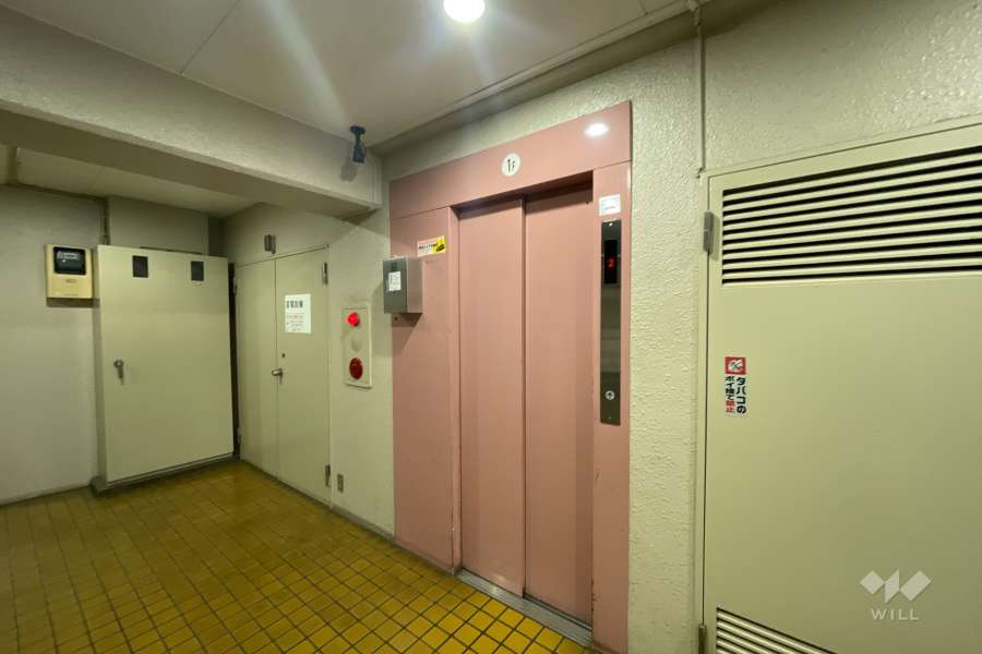 共用のエレベーター