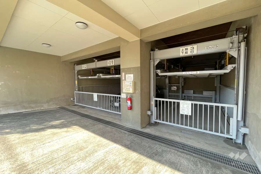敷地内駐車場（屋内機械式）