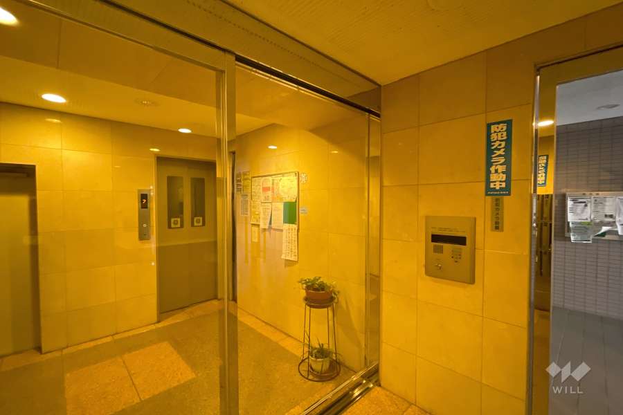 エントランスはオートロック付きです。