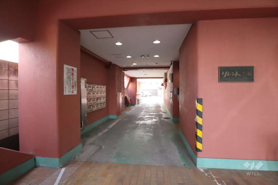 駐車場の出入り口