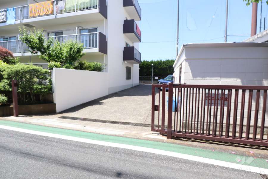 駐車場の出入り口