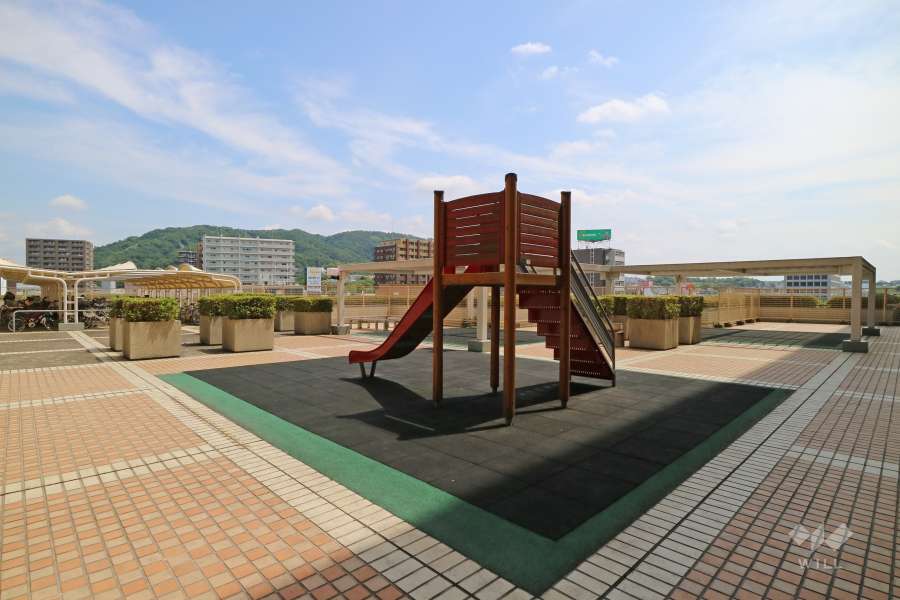 棟内5階部分にある広場