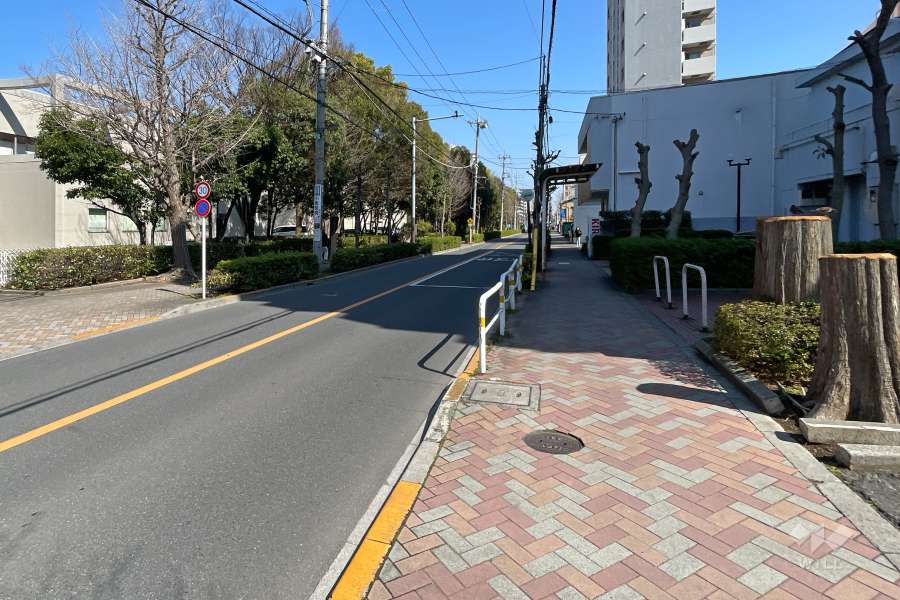 敷地北側の前面道路