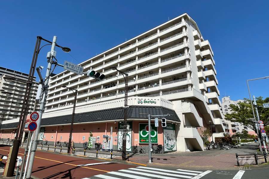 けやき通り北四番館の外観（南西側から）