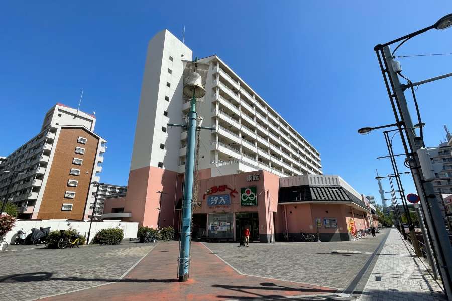 けやき通り北四番館の外観（北西側から）