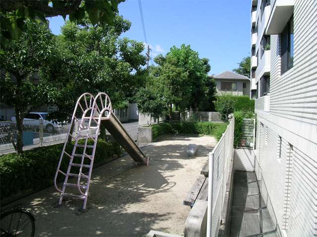 敷地南側にある公園