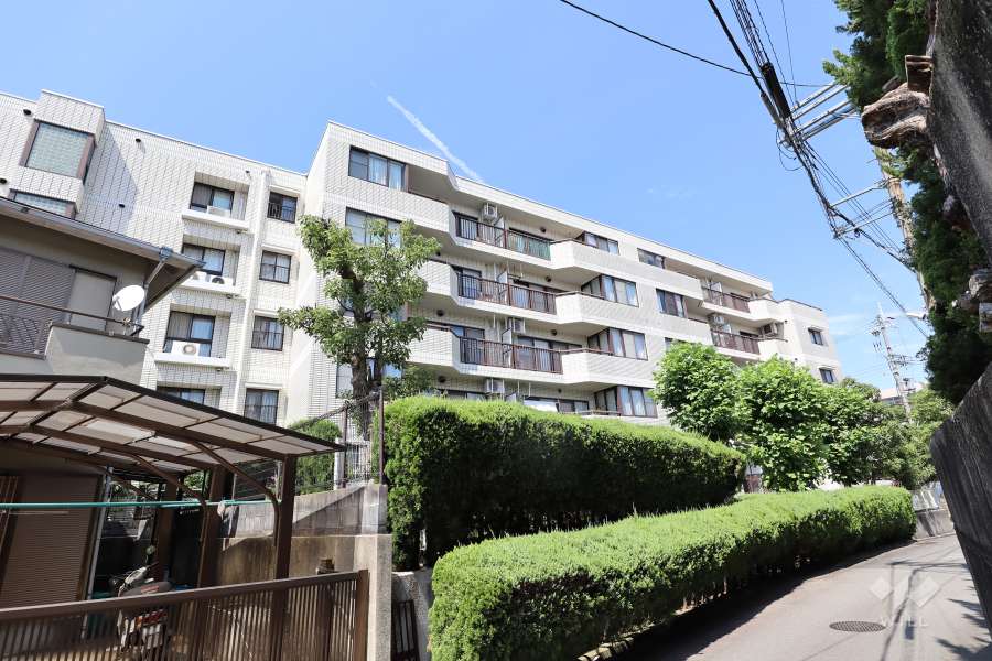 インペリアル池田城山町の外観(南西側から)