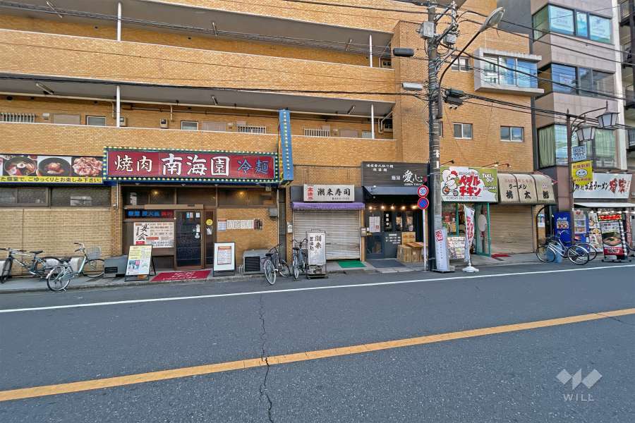 敷地内の店舗