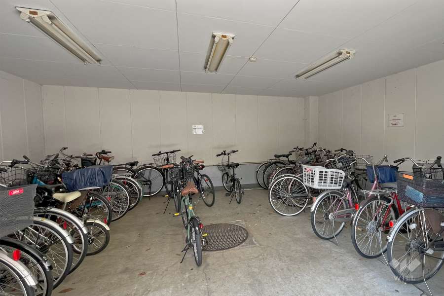 屋内に設けられた駐輪場