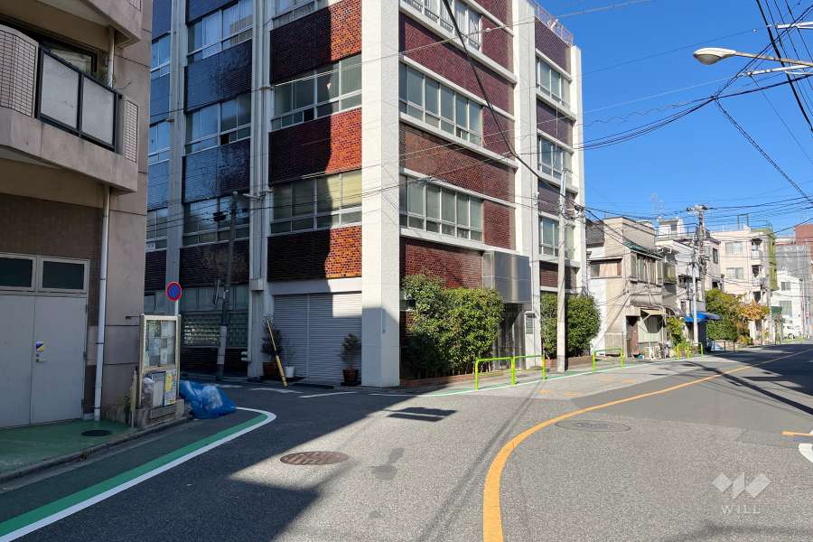 敷地東側の前面道路