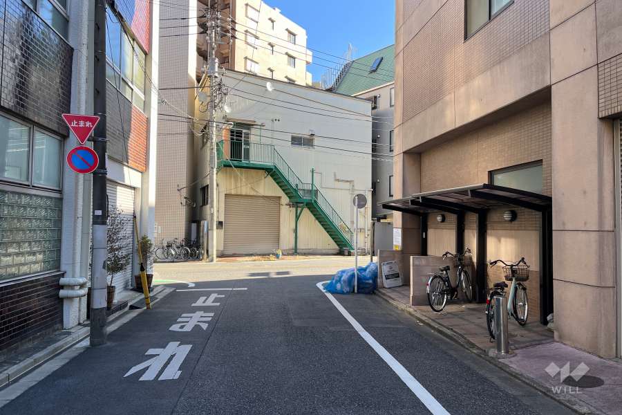 敷地北側の前面道路